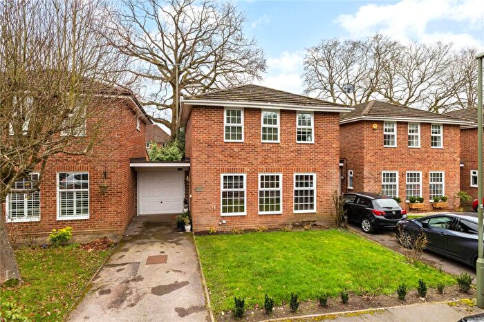 4 Bedroom Link Detached House For Sale In Atfield Grove, Windlesham, Surrey, GU20