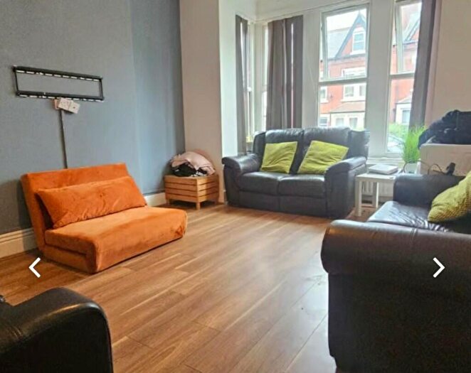 9 Bedroom Terraced House To Rent In Estcourt Terrace, Leeds, West Yorkshire, LS6