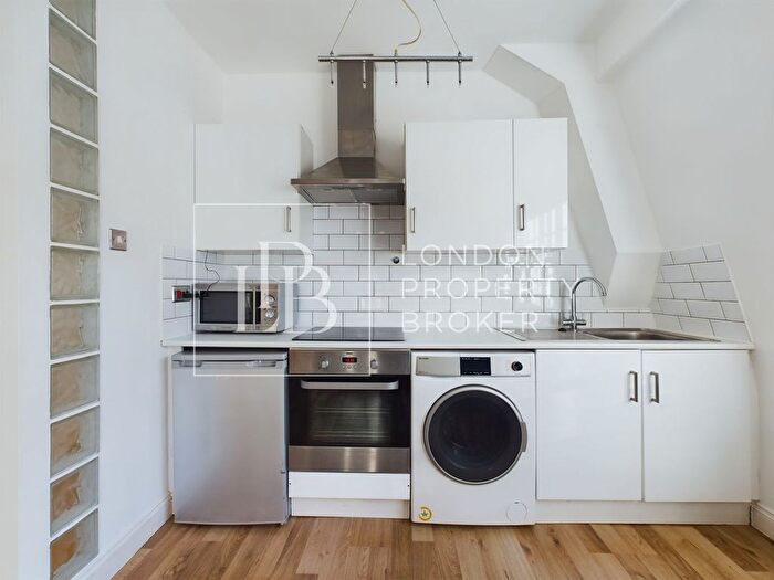 2 Bedroom Flat To Rent In Vauxhall Bridge Road, London, SW1V