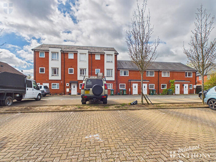 2 Bedroom Flat For Sale In Boldison Close, Aylesbury, Buckinghamshire, HP19