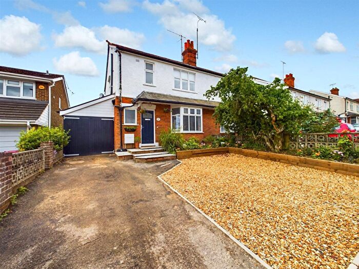 3 Bedroom Semi-Detached House For Sale In Norcot Road, Tilehurst, RG30