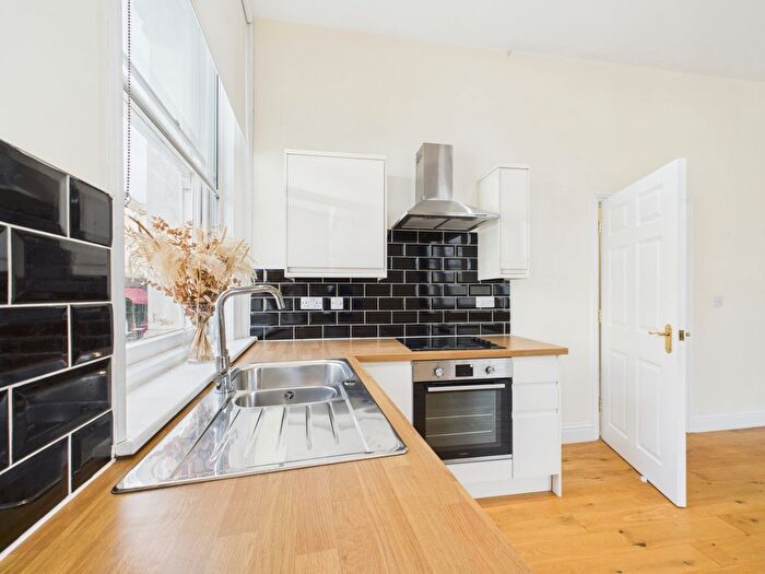 1 Bedroom Flat To Rent In Kensington House, High Street, Stroud, GL5