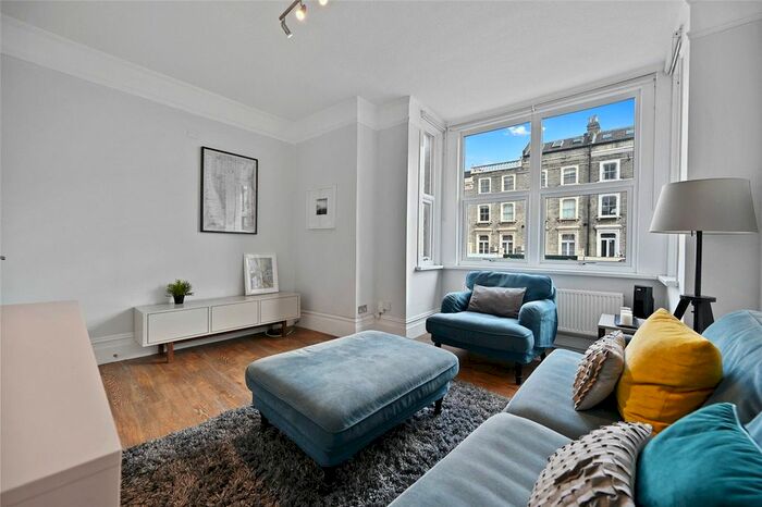 3 Bedroom Flat To Rent In Goldhawk Road, Shepherds Bush, London, W12
