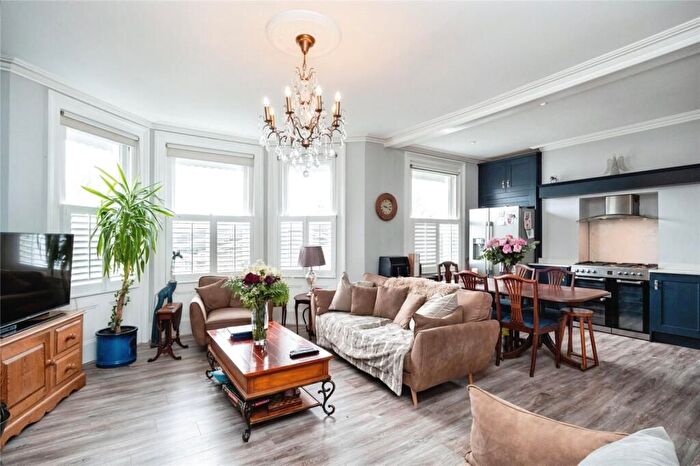 4 Bedroom Maisonette For Sale In London Road, Tunbridge Wells, TN4