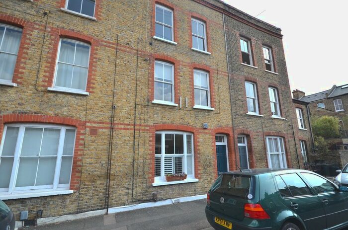 2 Bedroom Flat To Rent In Gibson Street, London, SE10