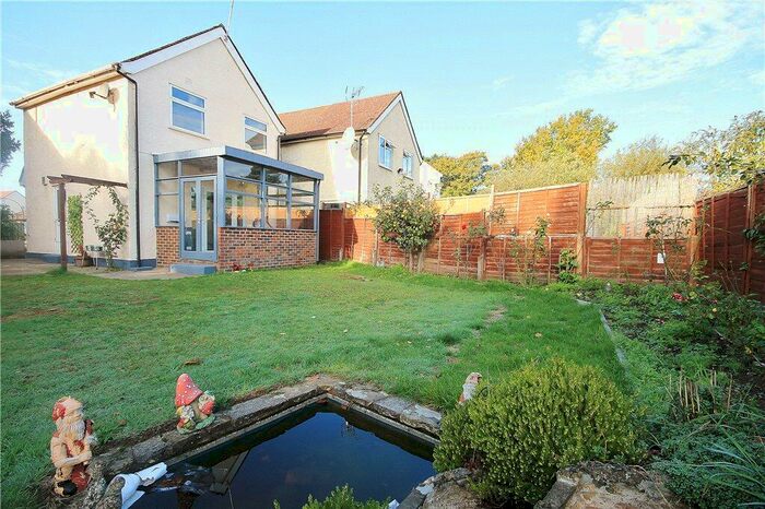 3 Bedroom Detached House To Rent In Beverley Close, Addlestone, Surrey, KT15