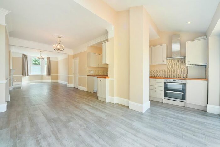 4 Bedroom Property To Rent In Kirkley Road, London, SW19