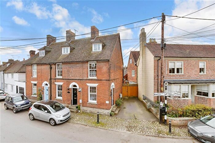 4 Bedroom Semi-Detached House For Sale In Benover Road, Yalding, Maidstone, Kent, ME18