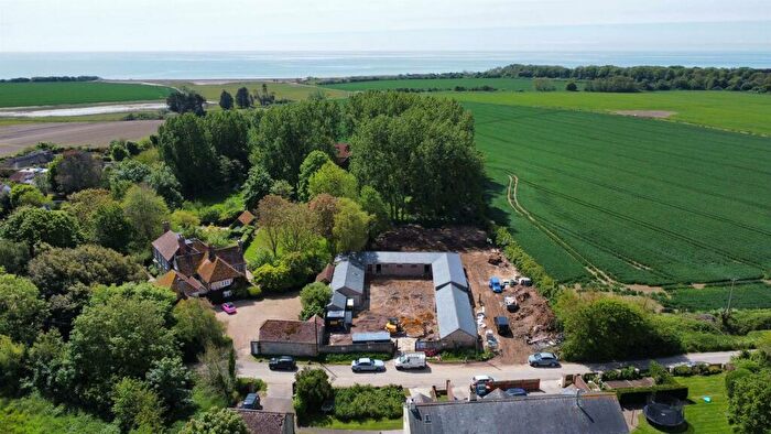 4 Bedroom Barn Conversion For Sale In Brookpit Lane, Climping, BN17
