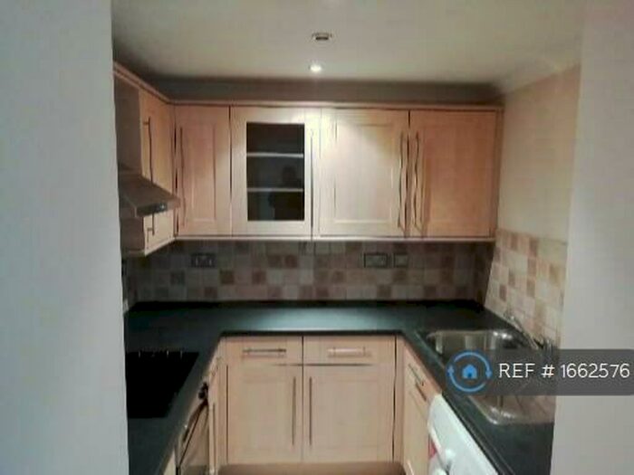 1 Bedroom Flat To Rent In Empire Court, Swindon, SN1