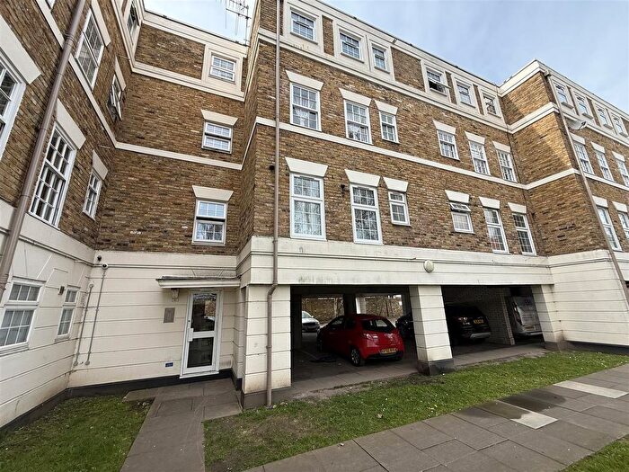 1 Bedroom Flat To Rent In Beechwood Mews, London, N9