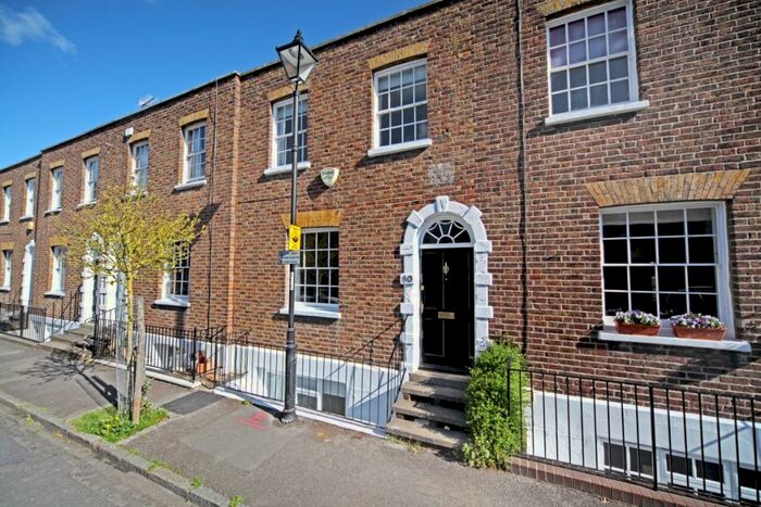 2 Bedroom Terraced House To Rent In Grove Road Windsor, SL4