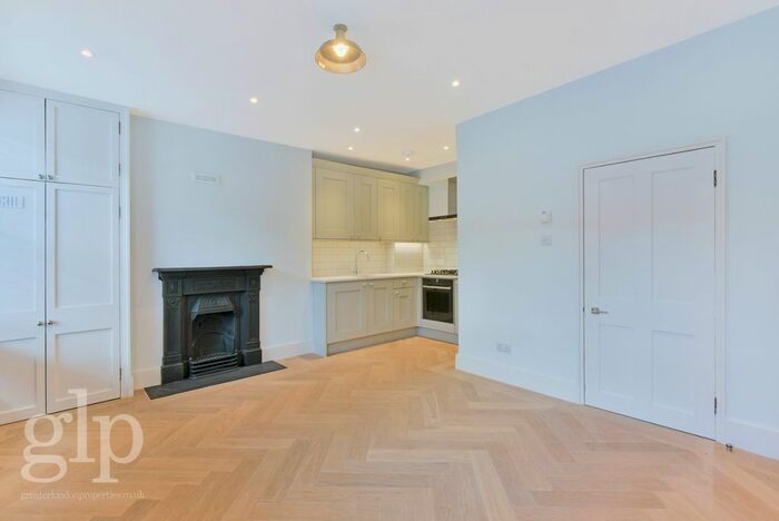 2 Bedroom Flat To Rent In Monmouth Street, London, WC2H
