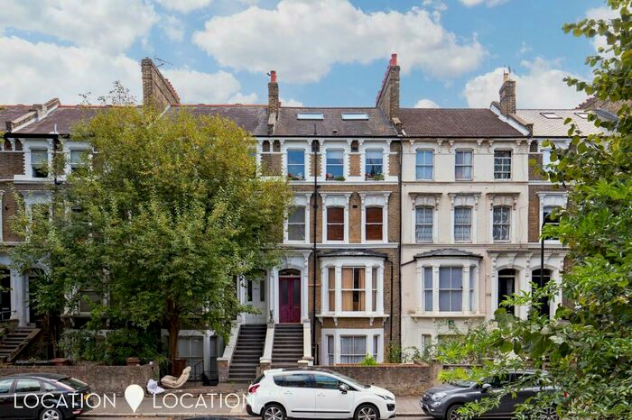 1 Bedroom Flat To Rent In Top Floor Flat, Evering Road, N16