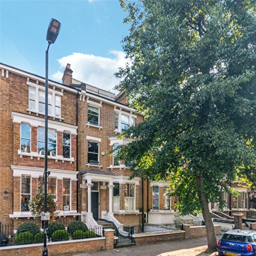 Studio For Sale In Elgin Avenue, London, W9