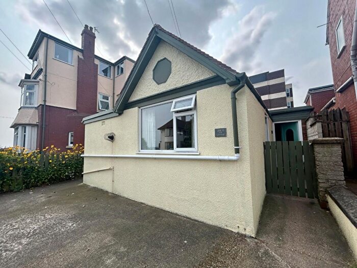 1 Bedroom Flat To Rent In Bed, Detached Ground Floor Flat, Shaftesbury Road, Bridlington, YO15