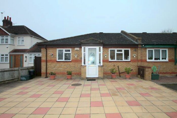2 Bedroom Bungalow To Rent In Clock House Road, Beckenham, BR3