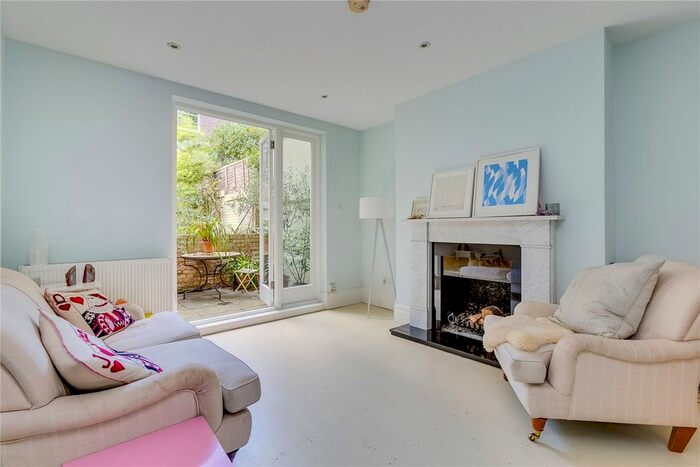 2 Bedroom Flat To Rent In Coverdale Road, London, W12