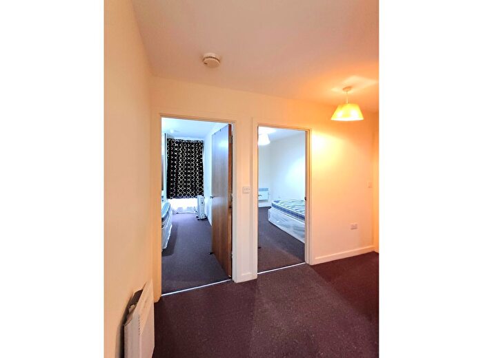 2 Bedroom Flat To Rent In Monarch Way, Ilford, IG2