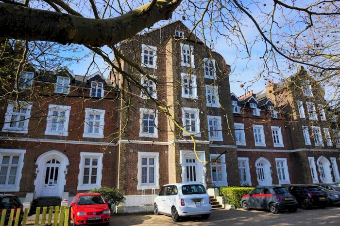 2 Bedroom Flat To Rent In Upton Park, SL1