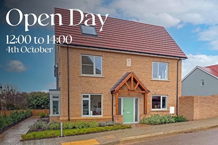 4 Bedroom Semi-Detached House For Sale In Chequer Tree Way, Maulden, Bedfordshire, MK45