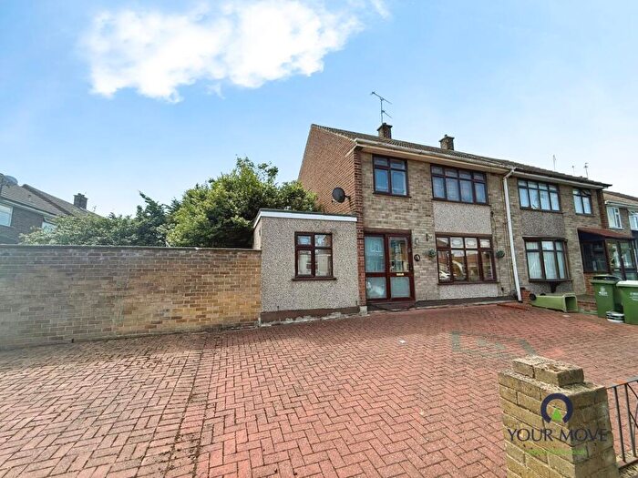 3 Bedroom End Of Terrace House To Rent In Beacon Road, Erith, DA8