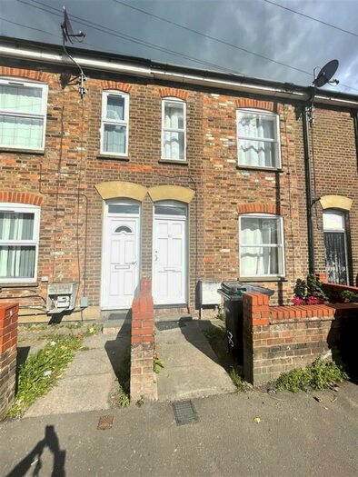 4 Bedroom Terraced House To Rent In Windmill Road, Luton, LU1