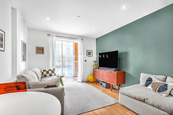 1 Bedroom Apartment For Sale In Hancock House, Love Lane, London, SE18