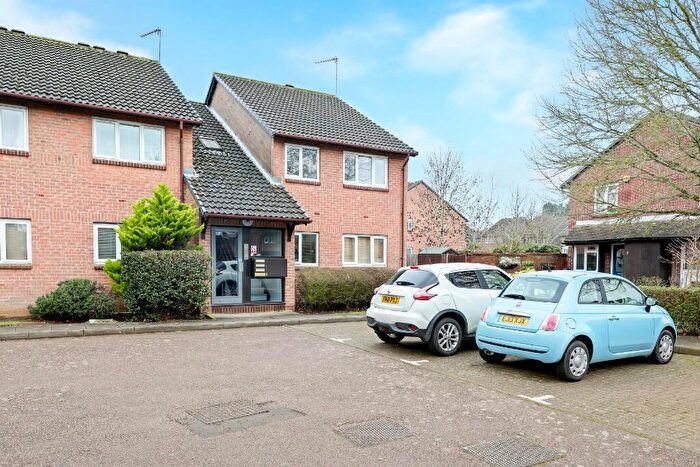 2 Bedroom Flat To Rent In Hereward Green, Loughton, Essex, IG10