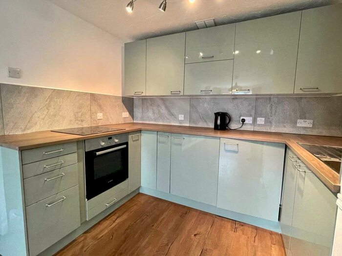 2 Bedroom Apartment To Rent In Town Centre Location, HP2