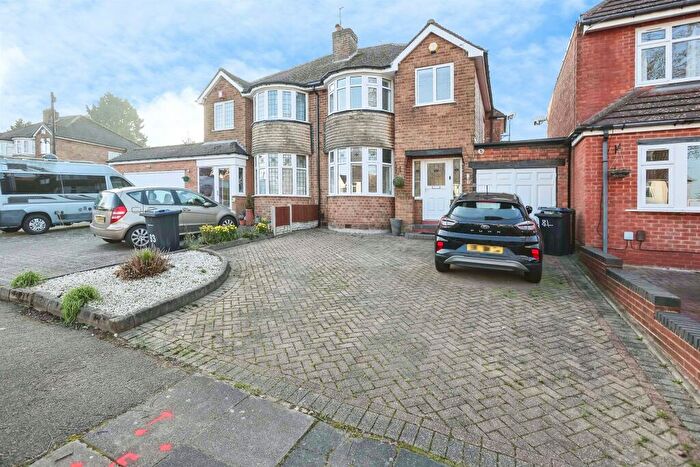 3 Bedroom Semi Detached House For Sale In Colebourne Road, Birmingham, B13