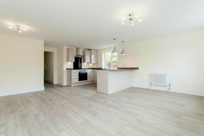 3 Bedroom Flat To Rent In Church Lane, Crouch End, N8