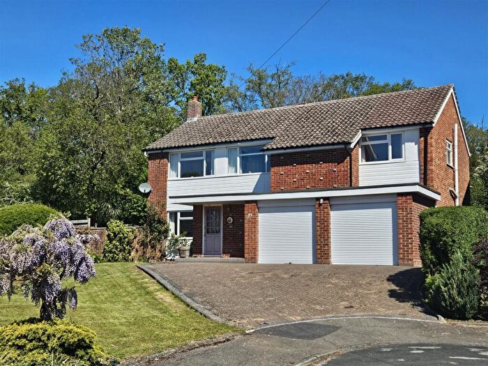 5 Bedroom Detached House For Sale In Revell Drive, Fetcham, KT22
