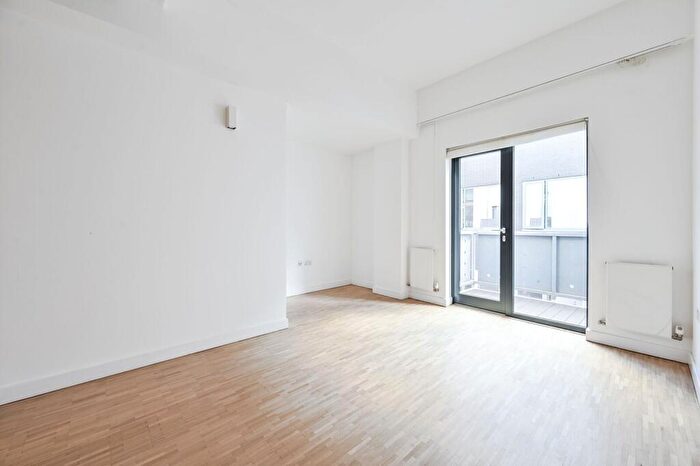 3 Bedroom Flat For Sale In Leather Lane, Clerkenwell, London, EC1N - Photo 11