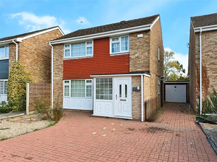 4 Bedroom Detached House For Sale In Gallys Road, Windsor, SL4