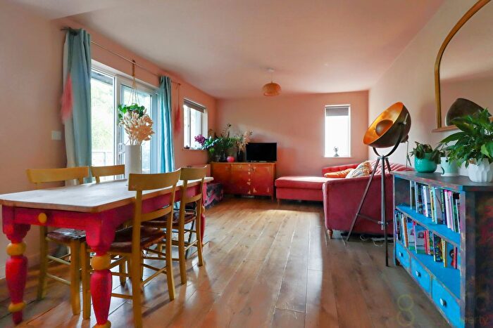 2 Bedroom Flat For Sale In Clayhill Court, Lewes, BN7