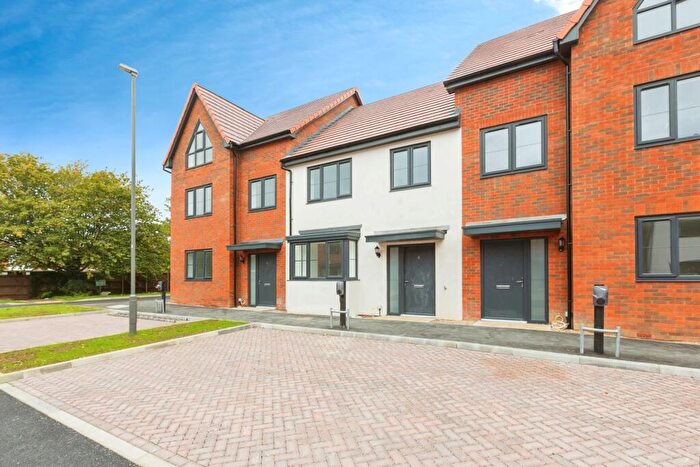 3 Bedroom Terraced House For Sale In Eighth Avenue, Aylesbury, HP19