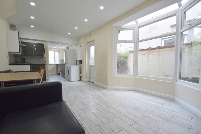 6 Bedroom House To Rent In Llantrisant Street, Cathays, CF24