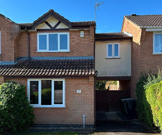 3 Bedroom Semi-Detached House To Rent In Wren Close, Oakham, Rutland, LE15