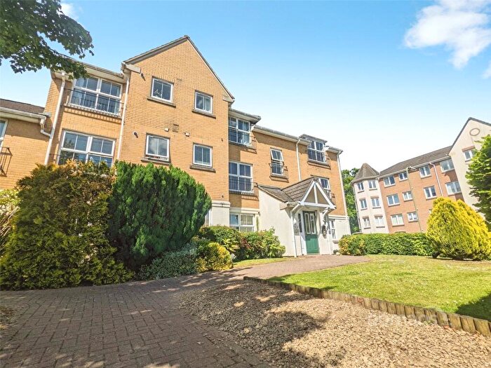 2 Bedroom Flat To Rent In Windsor Close, Farnborough, GU14