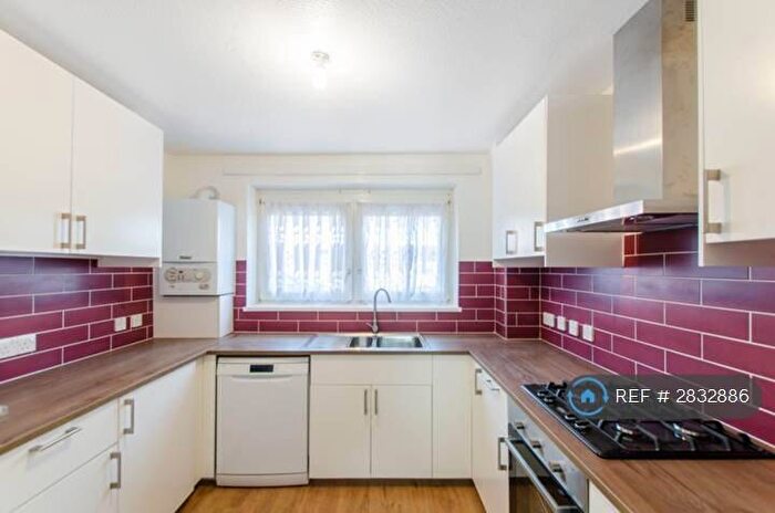 2 Bedroom Flat To Rent In Vandome Close, London, E16