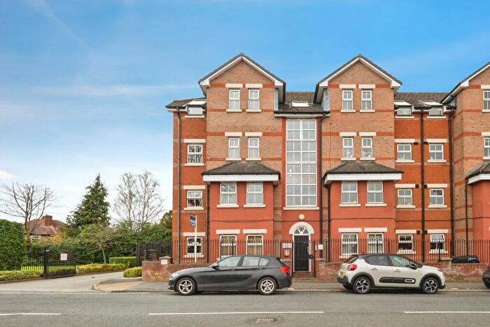 2 Bedroom Flat For Sale In Parrs Wood Road, Didsbury, Manchester, Greater Manchester, M20