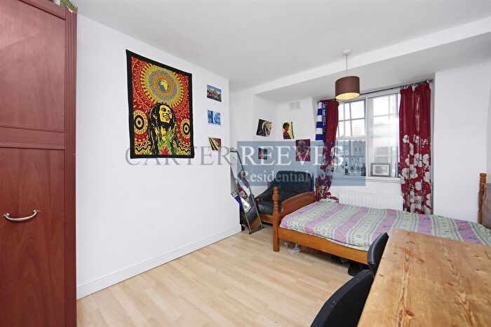 3 Bedroom Flat To Rent In Laney House, Portpool Lane, London, EC1N