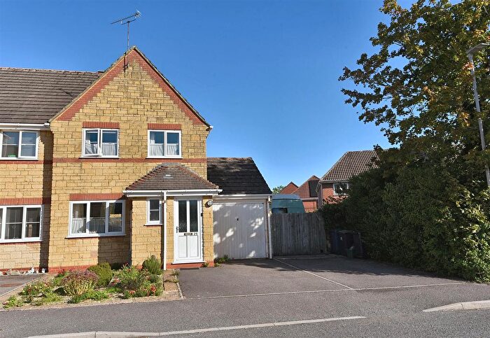 3 Bedroom Semi-Detached House For Sale In Barleyfields, Gillingham, Dorset, SP8
