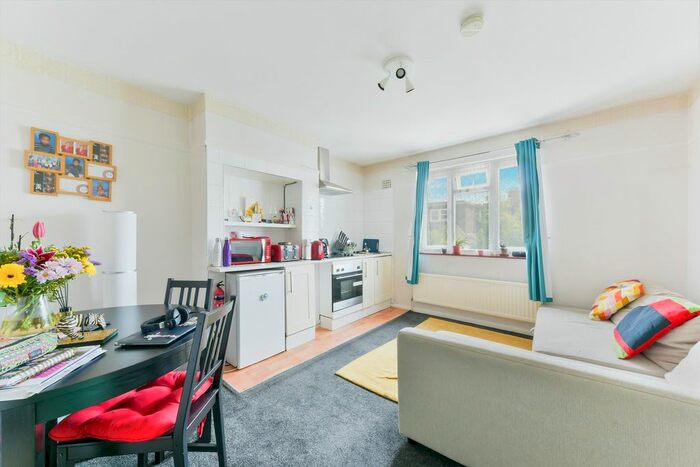 1 Bedroom Flat To Rent In Woodside, Wimbledon, SW19
