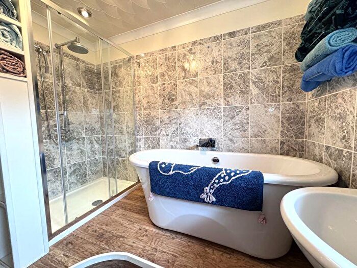4 Bedroom Bungalow For Sale In Sandford Road, Wareham, BH20