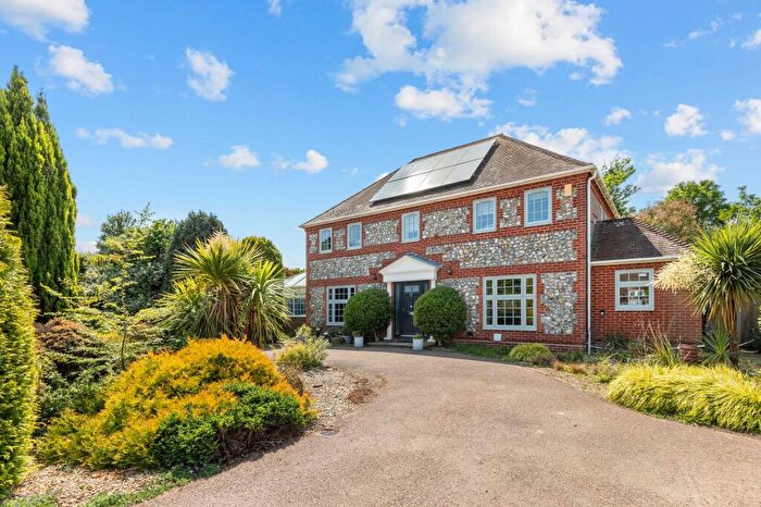 5 Bedroom Detached House For Sale In The Oaks, Rustington, BN16