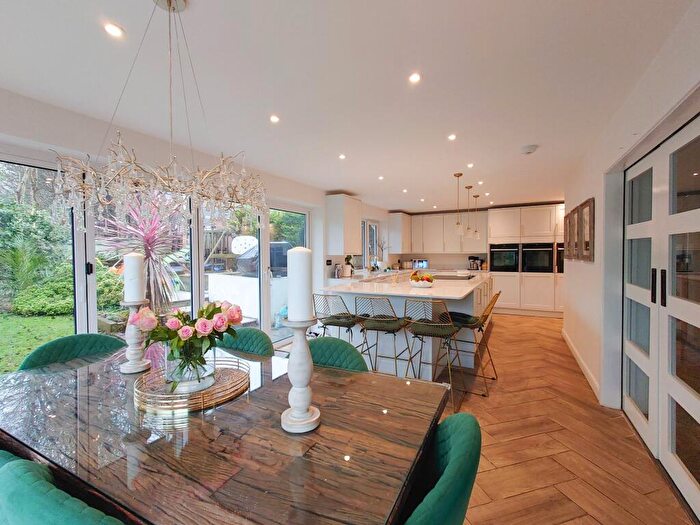 6 Bedroom Link Detached House For Sale In Ashmore Close, Peacehaven, BN10