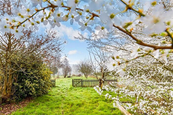 3 Bedroom Semi-detached House For Sale In Tonbridge Road, Teston, Maidstone, Kent, ME18