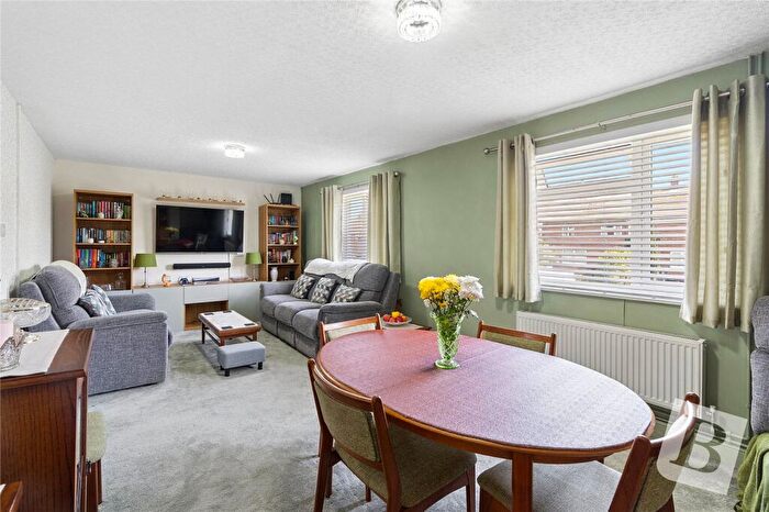 3 Bedroom Apartment For Sale In Queensway, Ongar, Essex, CM5